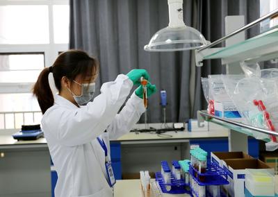 西安市食品藥品檢驗(yàn)所 多措并舉筑牢防線，護(hù)航雙節(jié)期間食品安全